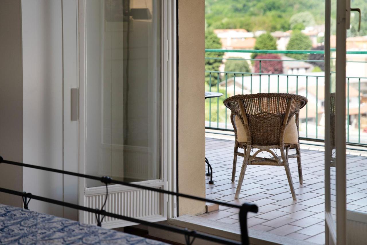 La Casa Del Riccio Apartment Arona Bagian luar foto