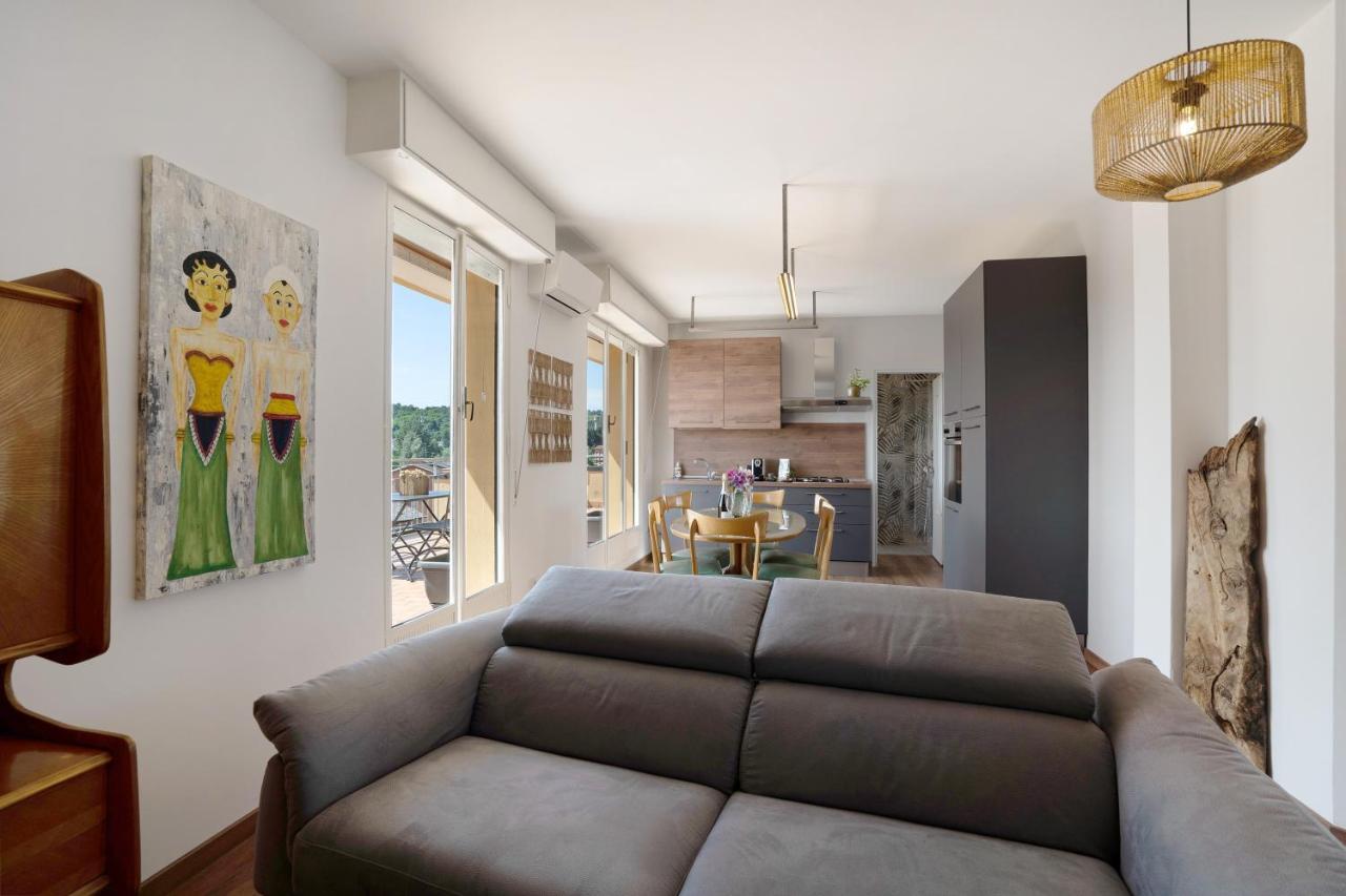 La Casa Del Riccio Apartment Arona Bagian luar foto
