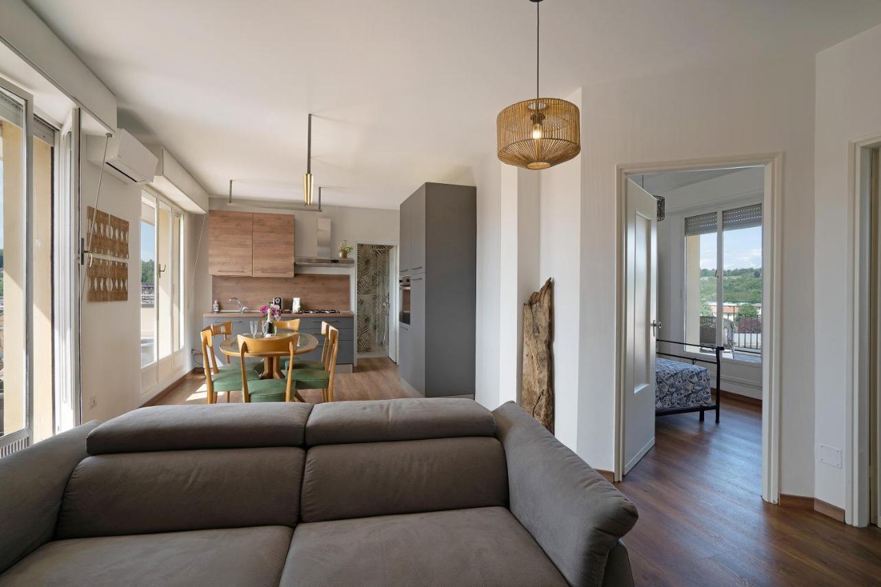 La Casa Del Riccio Apartment Arona Bagian luar foto