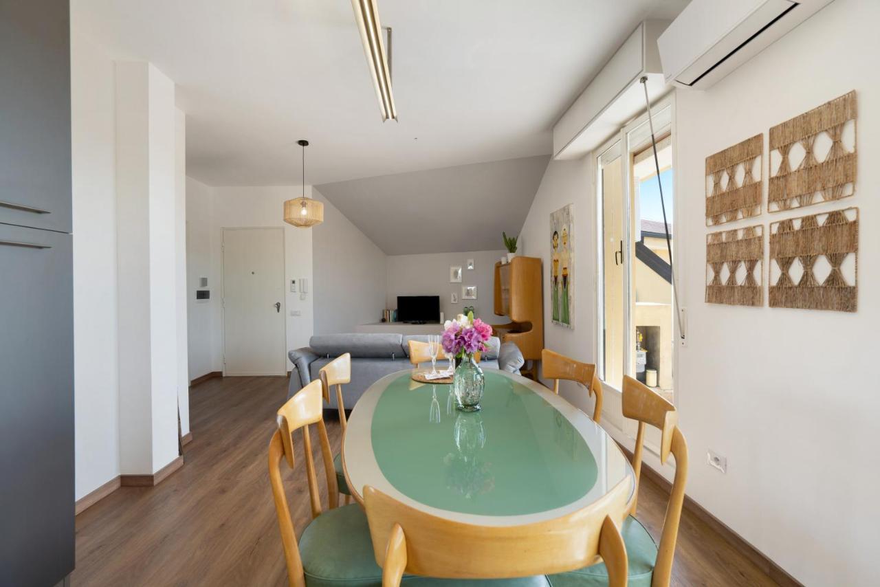 La Casa Del Riccio Apartment Arona Bagian luar foto