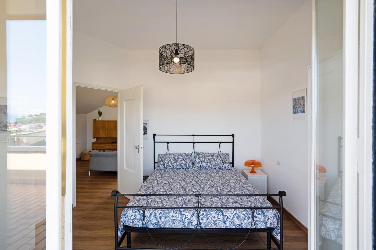 La Casa Del Riccio Apartment Arona Bagian luar foto