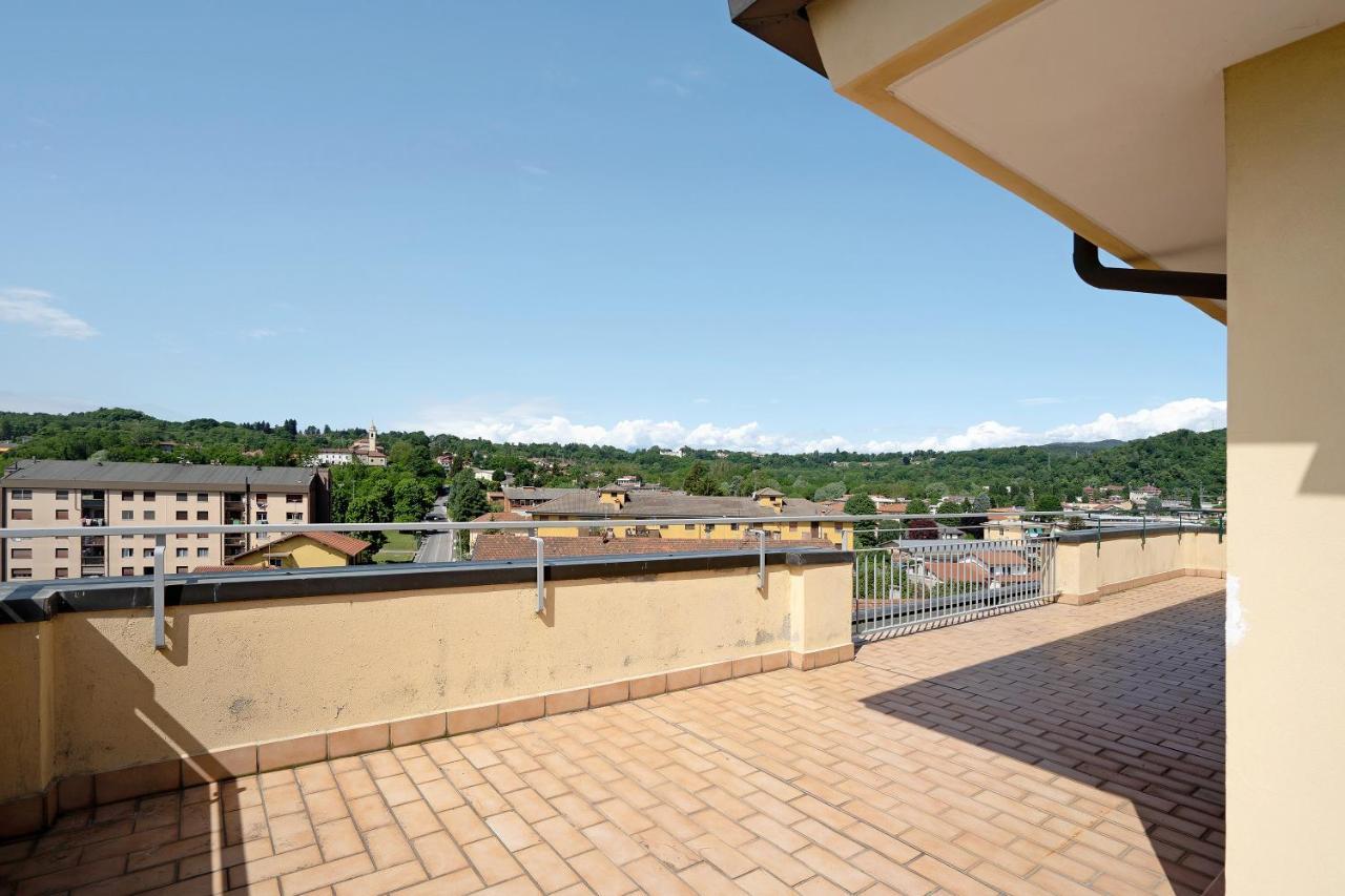 La Casa Del Riccio Apartment Arona Bagian luar foto