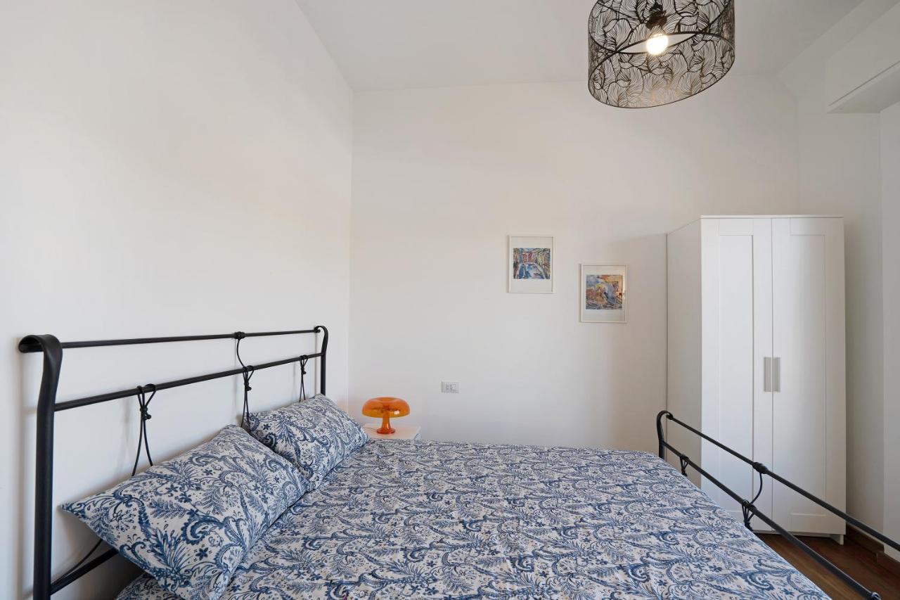 La Casa Del Riccio Apartment Arona Bagian luar foto